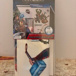 NWT Marvel Avengers 17 Pc Wall Decals Peel & Stick